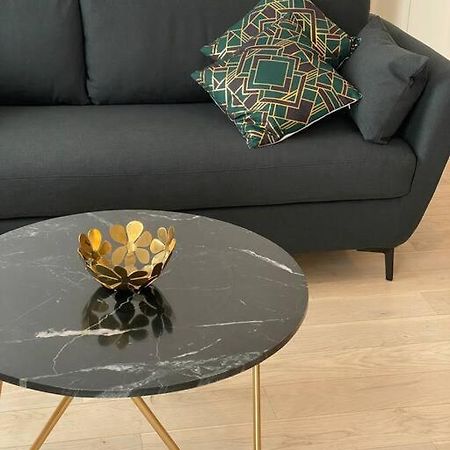 Brand New 1 Bedroom Flat With Parking- 5 Min Paris Pte De Versailles Issy-les-Moulineaux Exterior foto